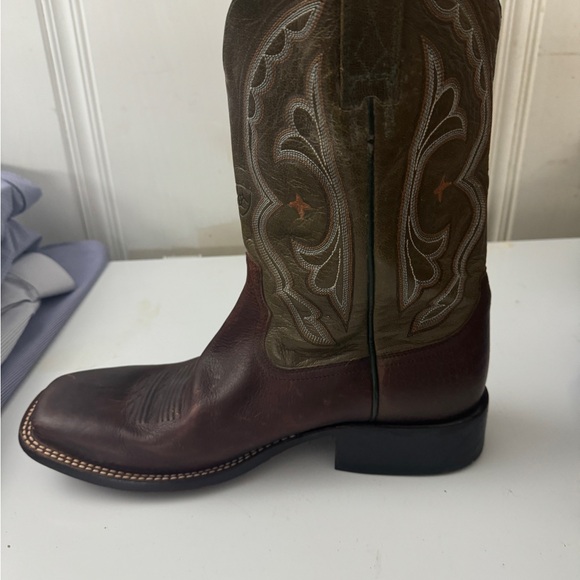 Ariat Cowboy Boots size 12D Boots.  Worn only a couple of times. - Picture 4 of 16